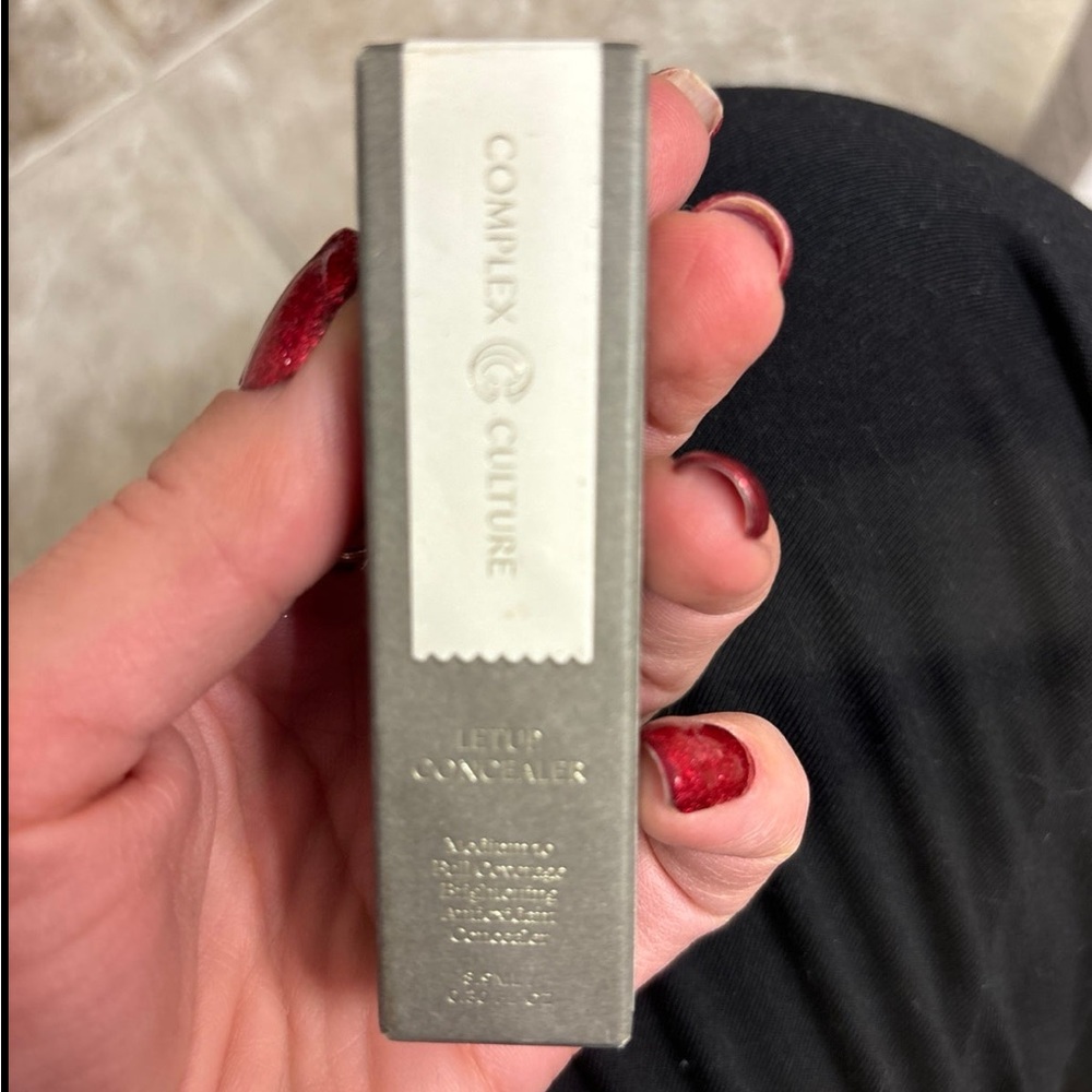 Complex Culture letup concealer L200